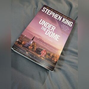 ✨️3/$25✨️ Stephen King 'Under the Dome' Paperback